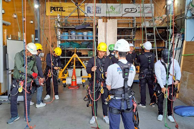 ロープ高所作業特別教育の様子