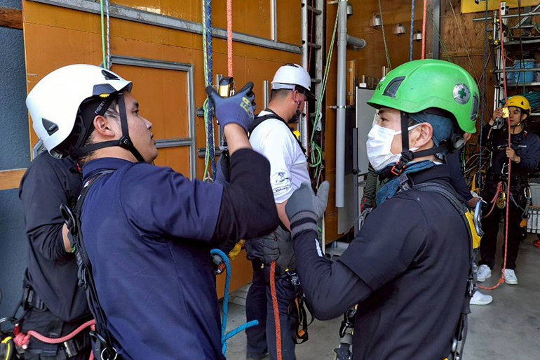 ロープ高所作業特別教育の様子